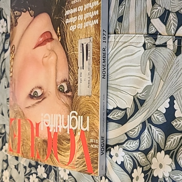 Vintage Vogue Magazine November 1977 - Picture 2 of 3
